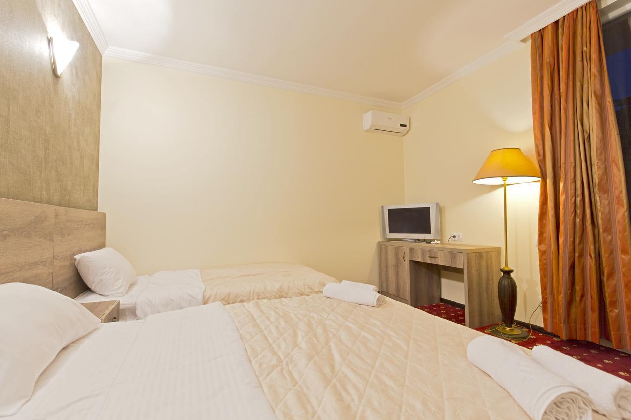 Orange Hotel Gonio Kültér fotó