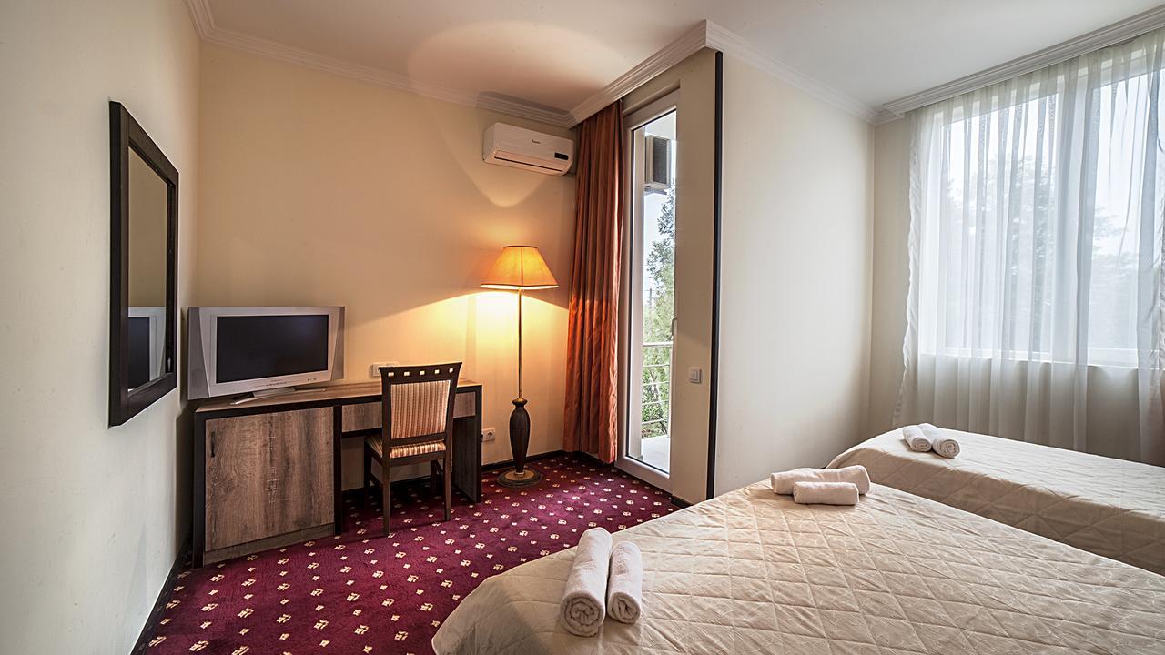 Orange Hotel Gonio Kültér fotó