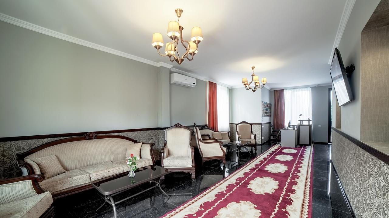 Orange Hotel Gonio Kültér fotó