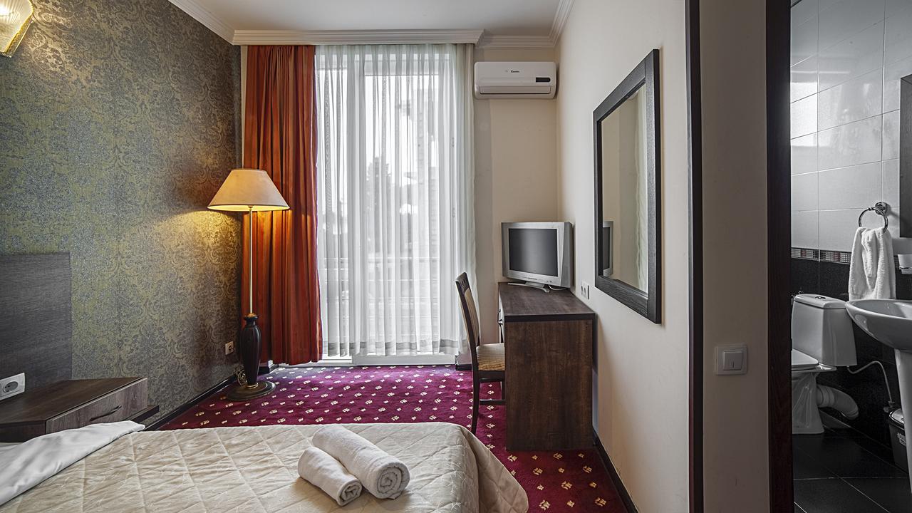 Orange Hotel Gonio Kültér fotó