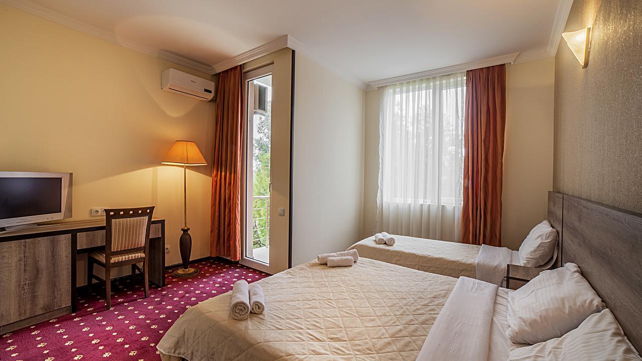 Orange Hotel Gonio Kültér fotó